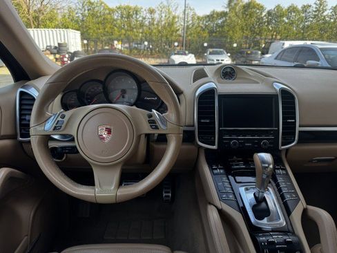 Used 2013 Porsche Cayenne S w/ Premium Pkg Plus image 31