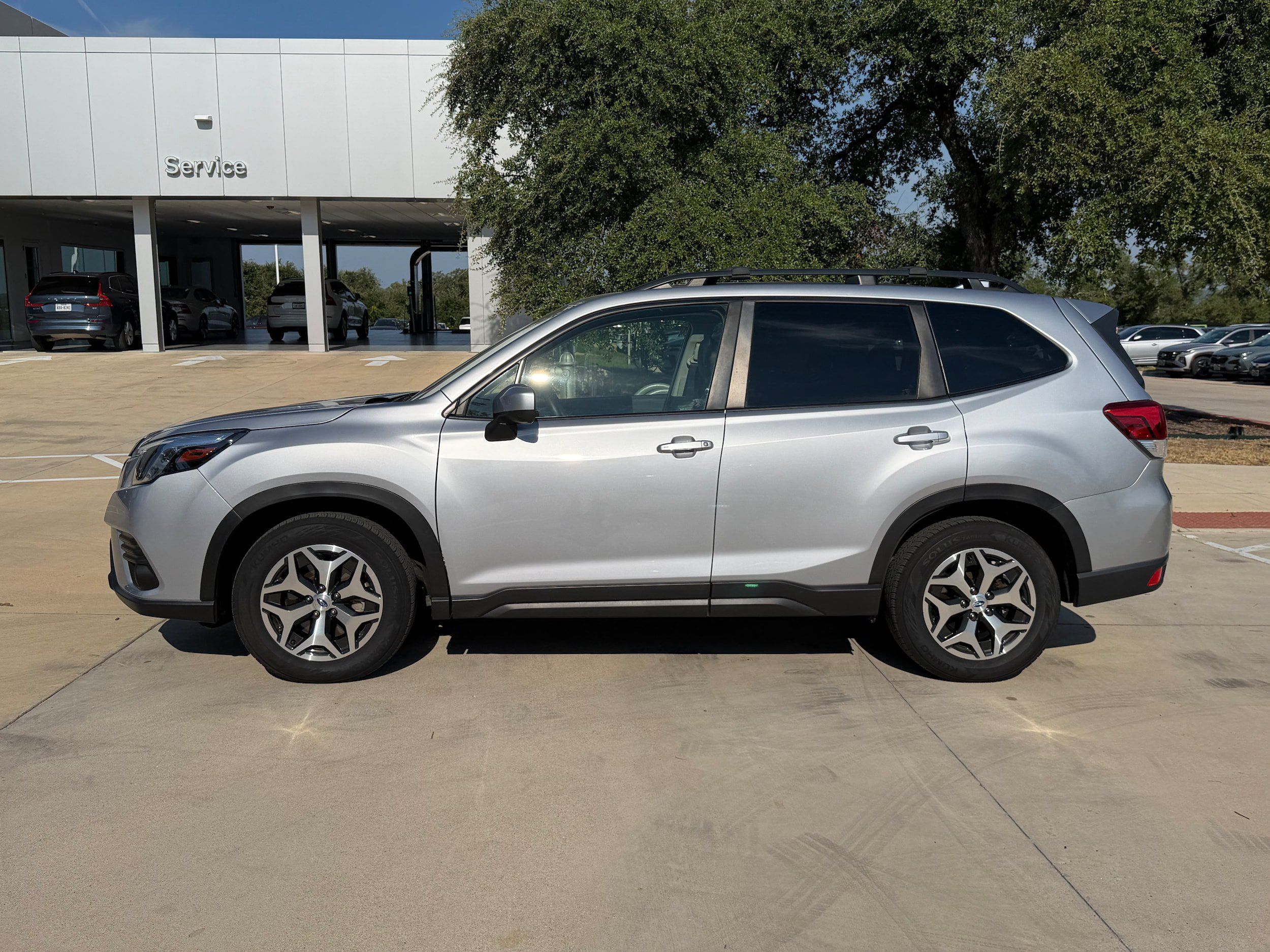 Used 2022 Subaru Forester Premium AWD/4WD image 3