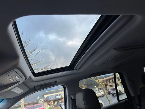 Used 2019 Chevrolet Tahoe Premier image 12