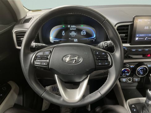 Used 2024 Hyundai Venue SEL image 18