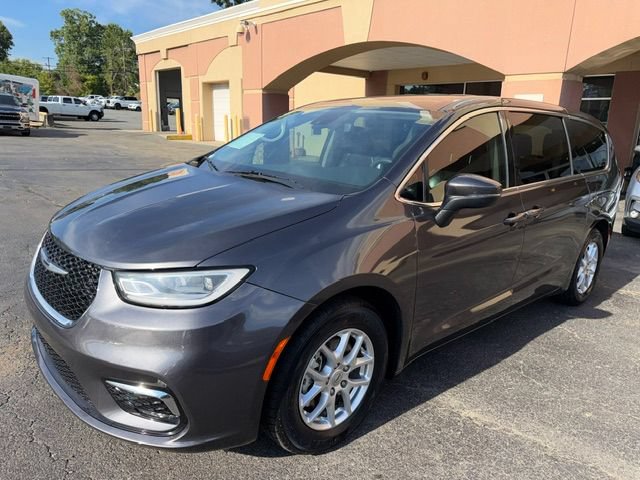 Used 2023 Chrysler Pacifica Touring-L FWD image 8