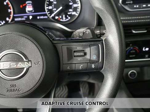 Used 2023 Nissan Rogue SV image 3