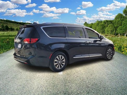 Certified 2020 Chrysler Pacifica Limited w/ Advanced Safetytec Group image 4