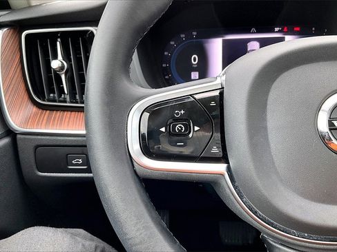 Certified 2023 Volvo XC60 B5 Plus image 10