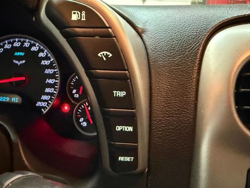 Used 2005 Chevrolet Corvette Coupe w/ Preferred Equipment Group image 27