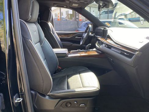 Certified 2022 Cadillac Escalade Premium Luxury AWD/4WD image 19