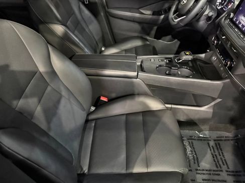 Used 2023 Nissan Rogue SV w/ SV Premium B Package FWD image 26