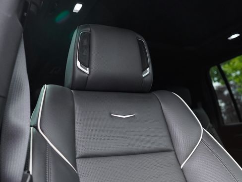Used 2025 Cadillac Escalade ESV Premium Luxury w/ LPO, Floor Liner Package AWD/4WD image 31