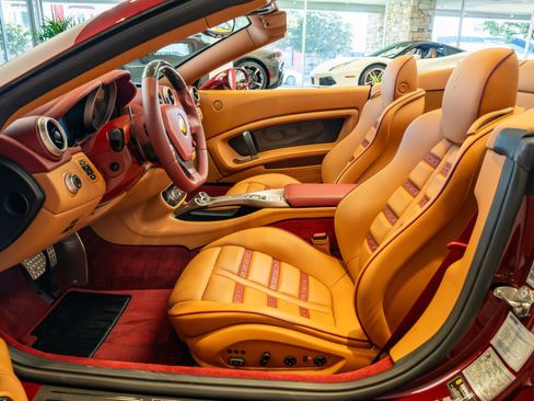 Used 2010 Ferrari California RWD image 10