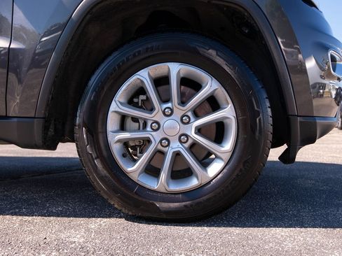 Used 2021 Jeep Grand Cherokee Laredo X AWD/4WD image 13