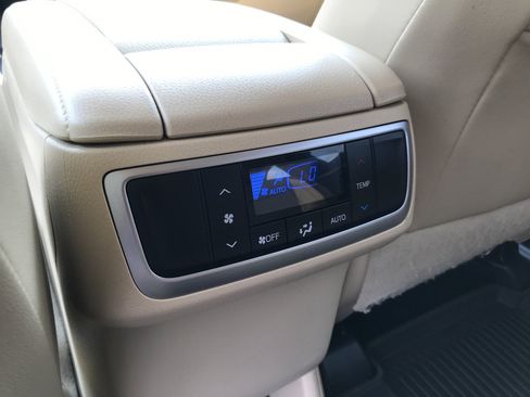 Used 2017 Toyota Highlander XLE AWD/4WD image 28