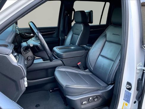 Used 2022 GMC Yukon XL Denali w/ Denali Premium Package RWD image 8