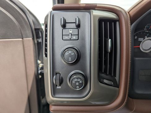 Used 2016 Chevrolet Silverado 2500 High Country w/ High Country Premium Package AWD/4WD image 14