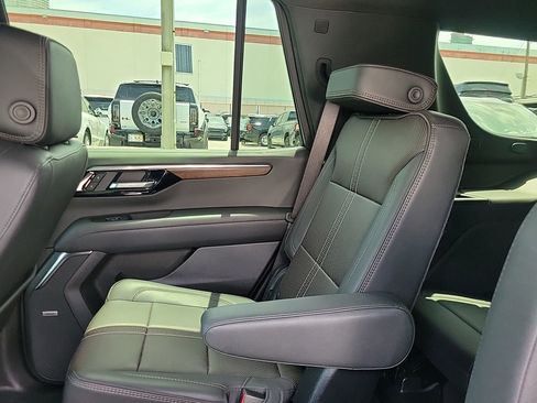 Used 2025 Chevrolet Tahoe High Country RWD image 19