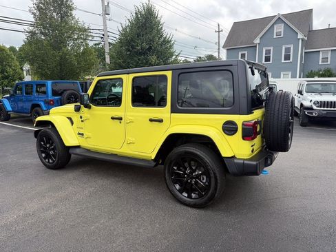 Used 2022 Jeep Wrangler Unlimited Sahara w/ Cold Weather Group image 5