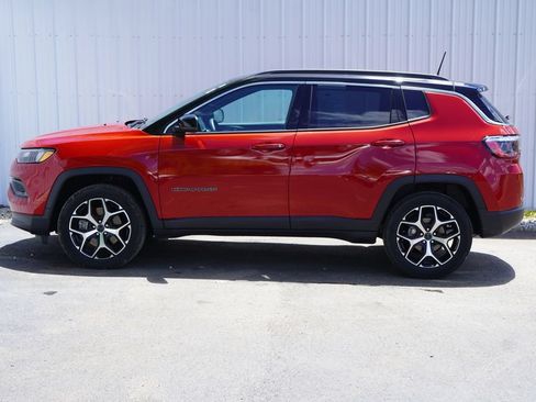 Used 2025 Jeep Compass Limited AWD/4WD image 3