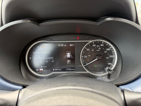 Used 2025 Nissan Versa SV w/ Trunk Package image 18