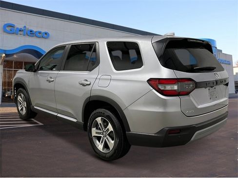 New 2025 Honda Pilot EX-L image 3