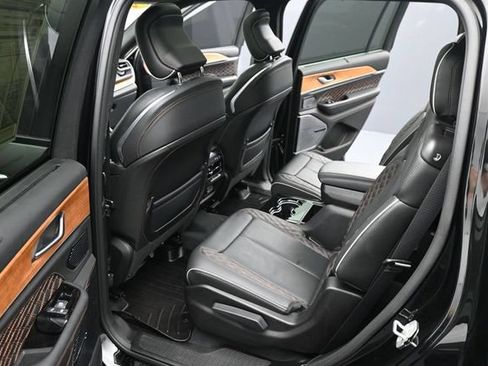 Used 2023 Jeep Grand Cherokee L Summit AWD/4WD image 13