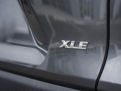 Used 2019 Toyota RAV4 XLE w/ Convenience Package image 8