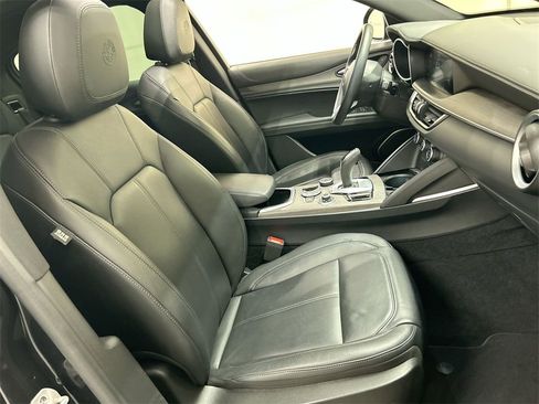 Used 2023 Alfa Romeo Stelvio Ti image 23