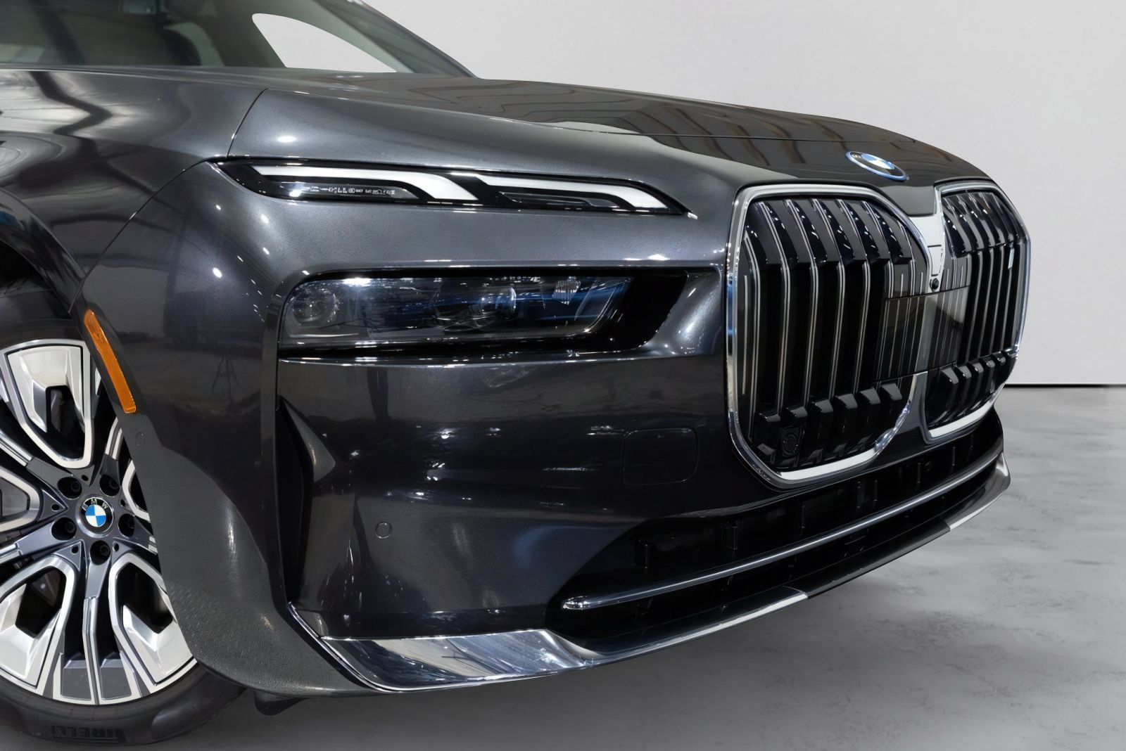 Used 2025 BMW i7 xDrive60 AWD/4WD image 35