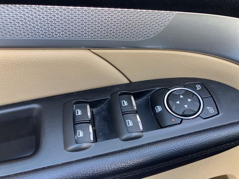 Used 2017 Ford Explorer XLT w/ Equipment Group 201A AWD/4WD image 18