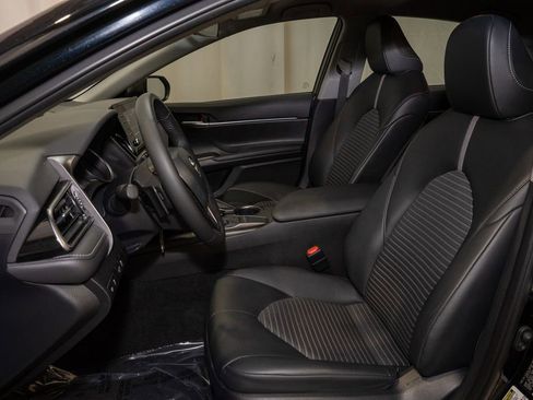 Used 2024 Toyota Camry SE image 9