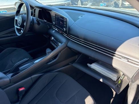 Used 2022 Hyundai Elantra SEL w/ Preferred Accessory Package image 24