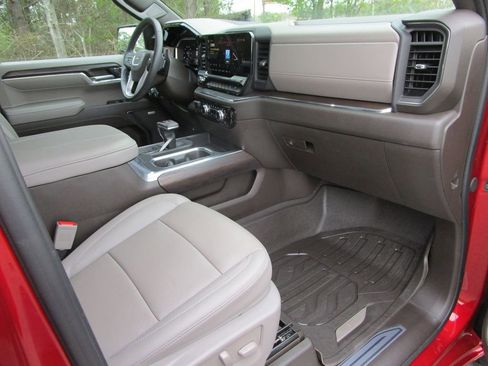 Used 2024 GMC Sierra 1500 SLT w/ SLT Premium Plus Package image 28