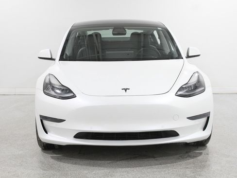 Used 2021 Tesla Model 3 Standard Range Plus image 2