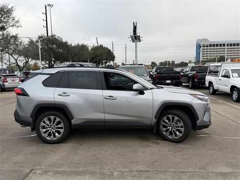 Used 2023 Toyota RAV4 XLE Premium image 4