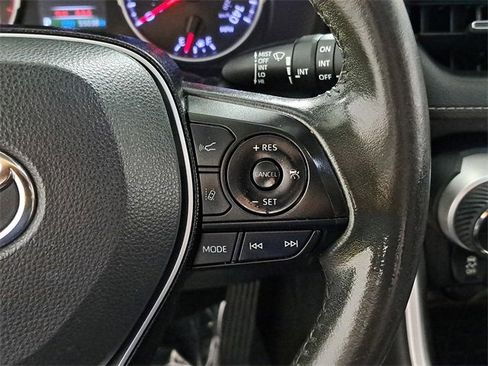 Used 2021 Toyota RAV4 XLE Premium image 26