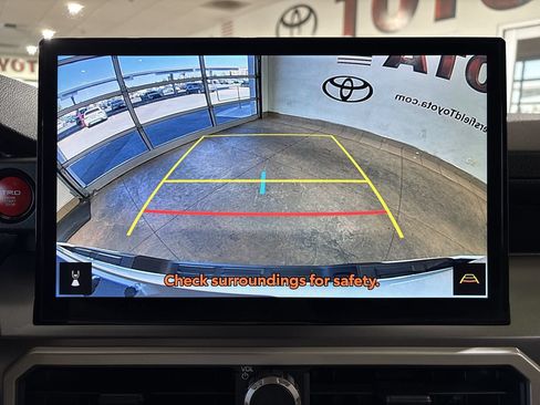 Certified 2025 Toyota Tacoma TRD Off-Road AWD/4WD image 18
