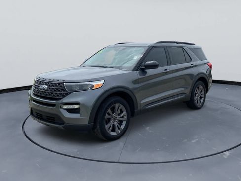 Used 2023 Ford Explorer XLT w/ Equipment Group 202A AWD/4WD image 11