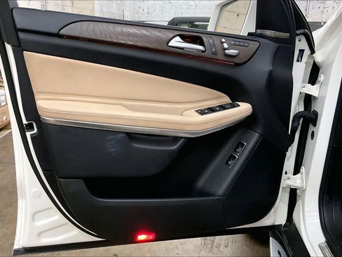 Used 2017 Mercedes-Benz GLS 550 4MATIC image 25