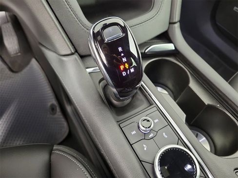 Certified 2025 Cadillac XT6 Luxury image 30