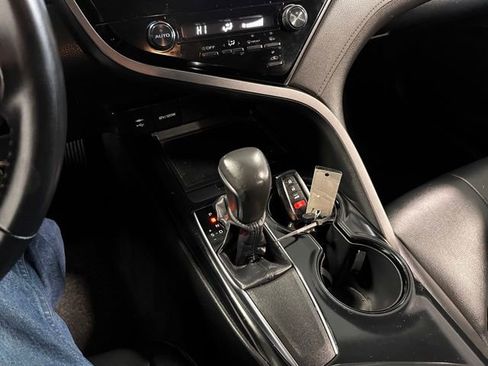 Used 2019 Toyota Camry SE w/ Convenience Package FWD image 27