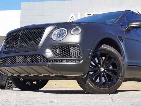 Used 2019 Bentley Bentayga image 2