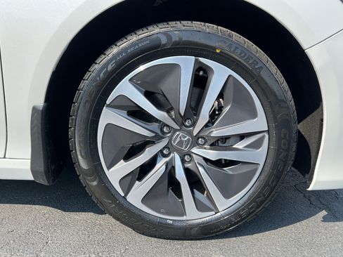 Used 2020 Honda Accord Touring image 11