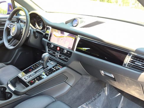 Certified 2026 Porsche Macan AWD/4WD image 27