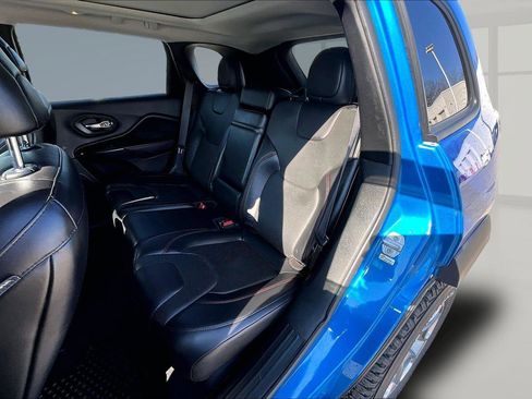 Used 2019 Jeep Cherokee Trailhawk image 27