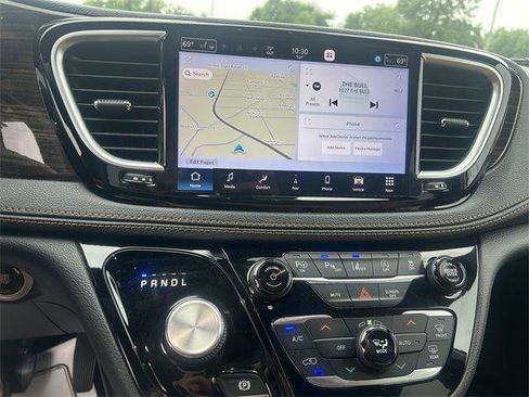 Used 2021 Chrysler Pacifica Pinnacle image 18