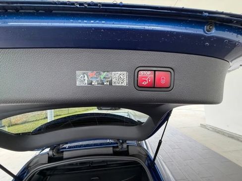 Used 2025 Mercedes-Benz GLC 300 4MATIC image 30