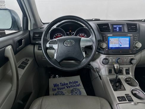 Used 2012 Toyota Highlander SE w/ Tow Pkg image 22