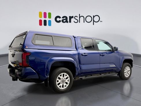 Used 2024 Toyota Tacoma SR5 AWD/4WD image 5