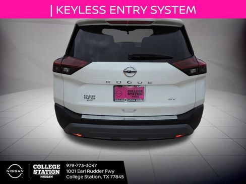 Certified 2021 Nissan Rogue SV image 5