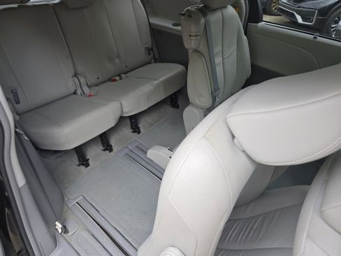 Used 2012 Toyota Sienna XLE w/ Premium Pkg FWD image 21