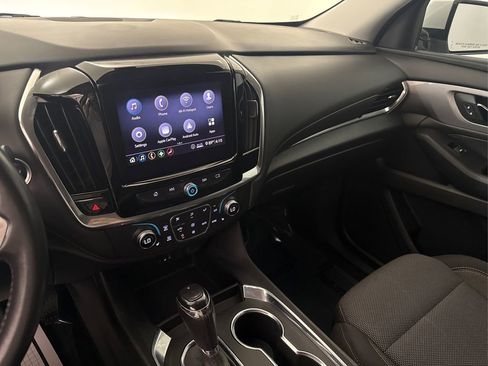 Used 2020 Chevrolet Traverse LT FWD image 38