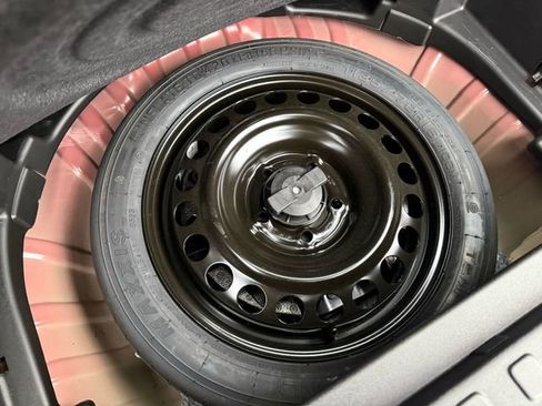 Used 2023 Chevrolet Equinox Premier image 37